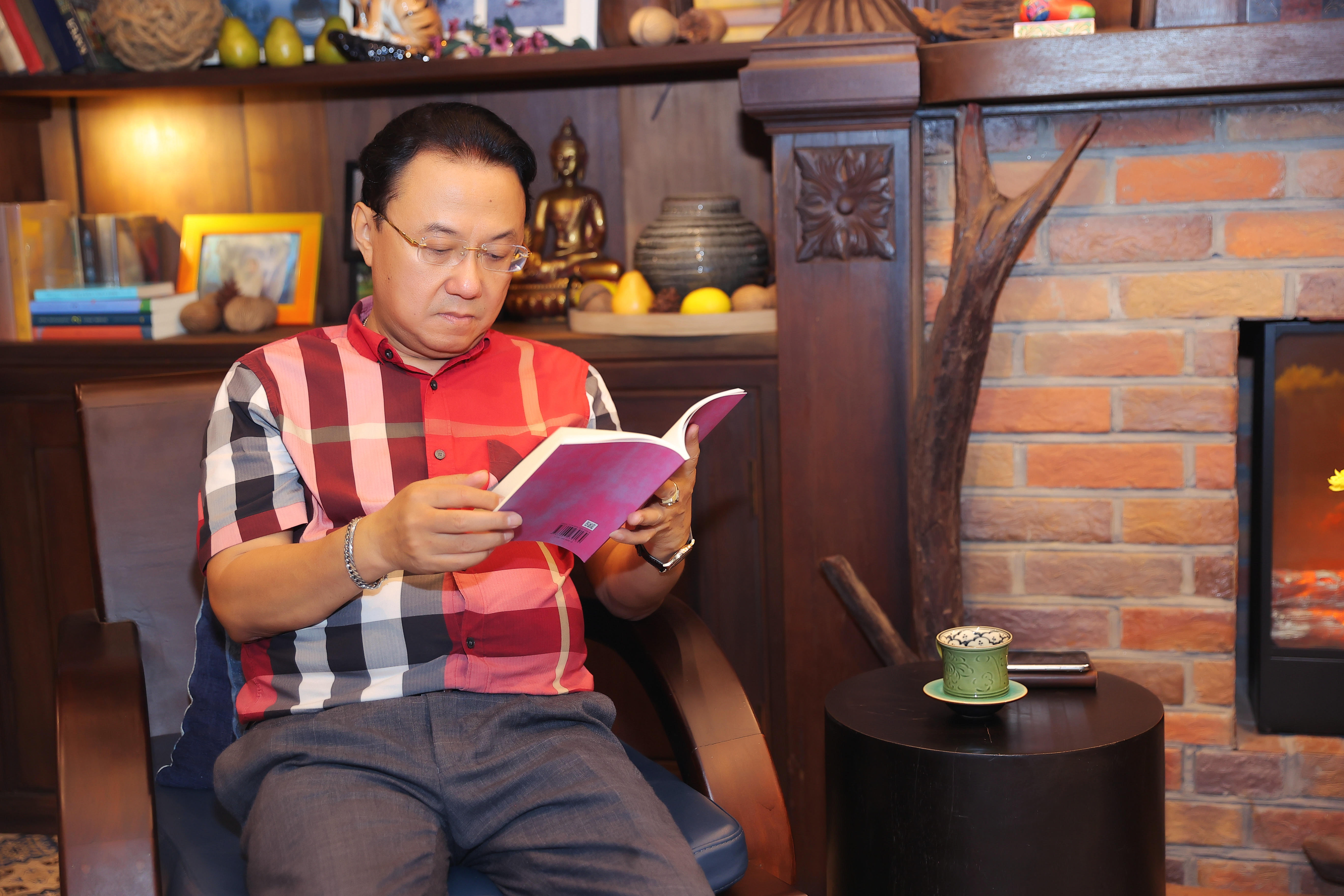 Văn hoá - Nhà thơ Hồng Thanh Quang: 'Tôi không tự ái khi bị nhắc cùng Lê Dung' (Hình 2).
